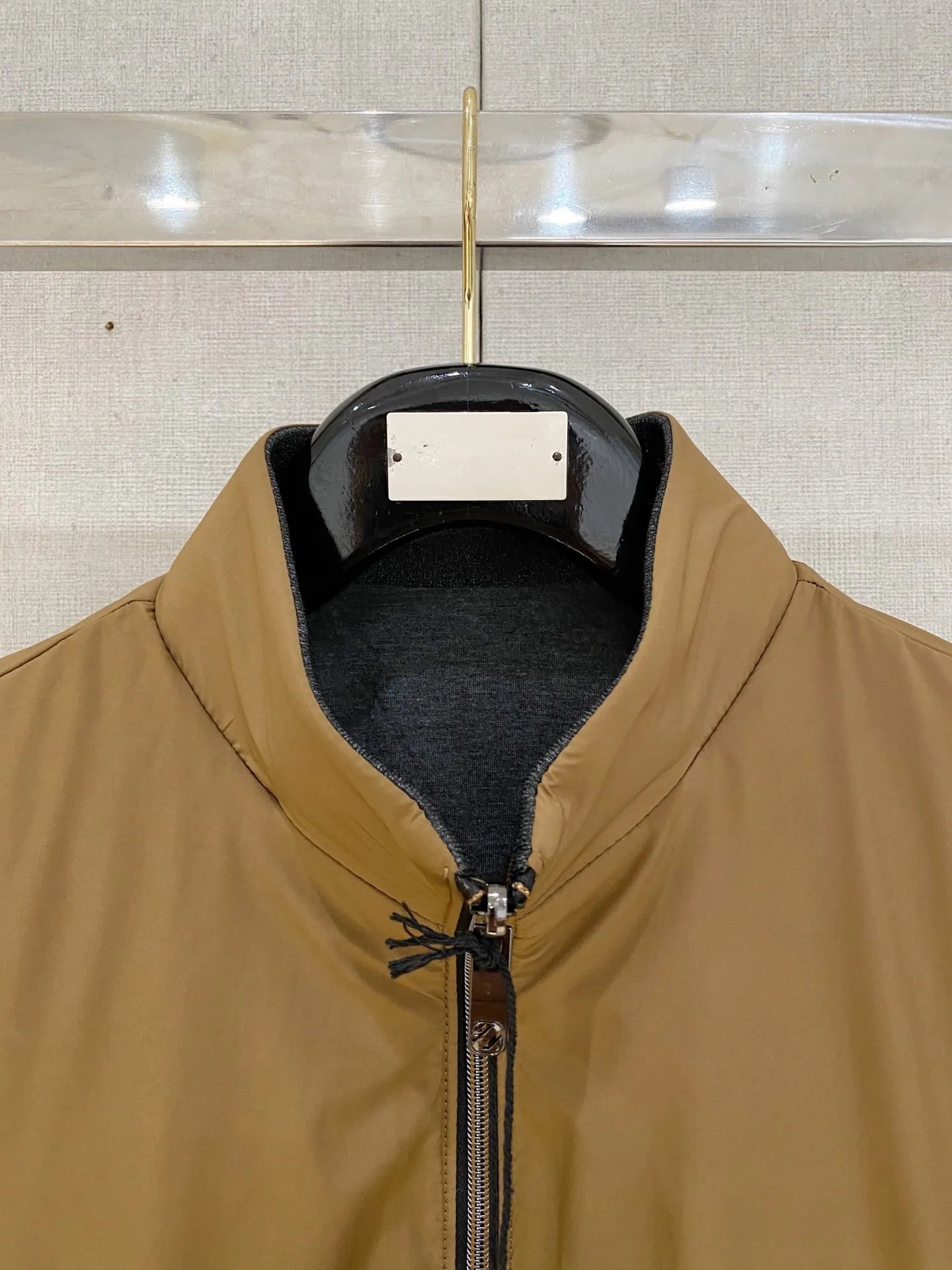 ZEGNA ✅ ： ， ， ； ， 。 ， ， 。 ✅ ：Classic ， ， ， ， 。 ✅ ： ， ， ； ， logo， ， 。 ： 、Cream White、Black。 ✅ ： ， ， ， 、 、 ， Versatile 。 Sizes：M-4XL